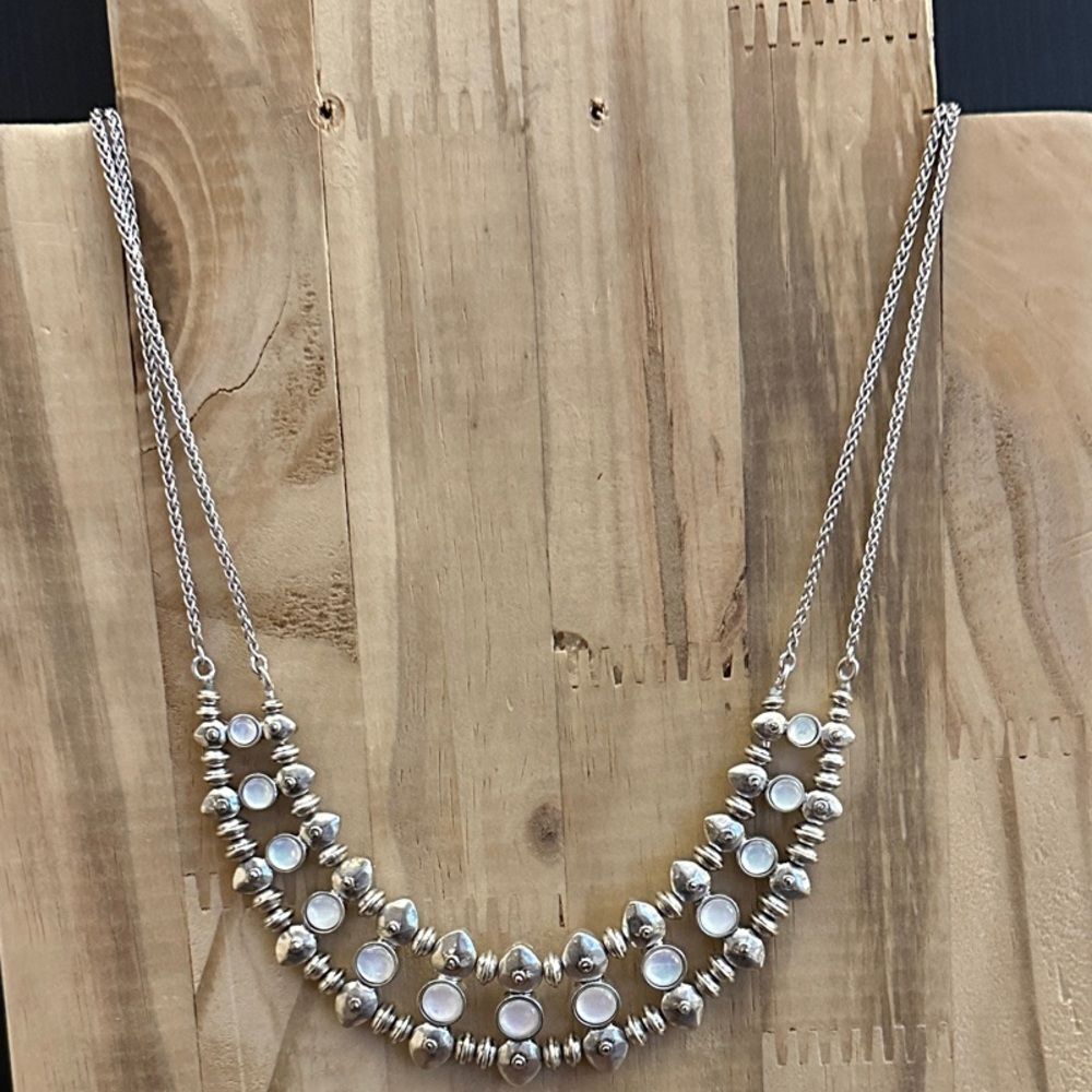 Chic Silver and Pearl Necklace
